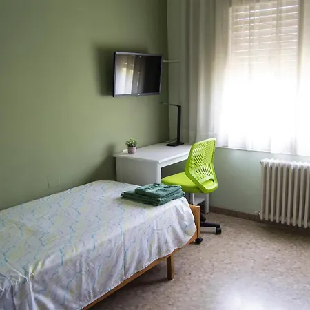 Habitacio V Cal Kim Homestay Martorell