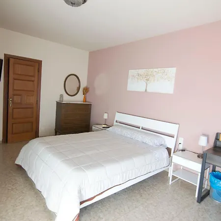 Habitacio V Cal Kim Homestay Martorell